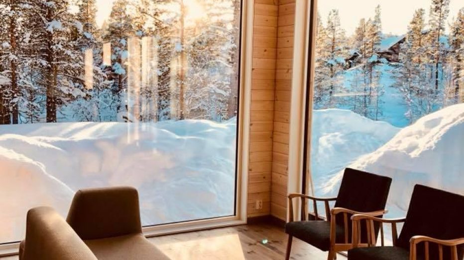 Minimalistisk hytte stue