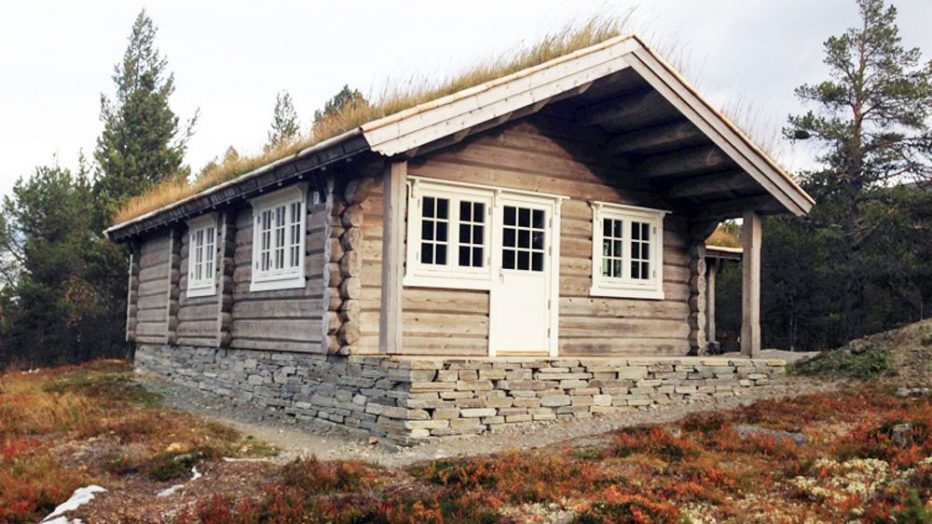 Liten tømmerhytte i handlaft